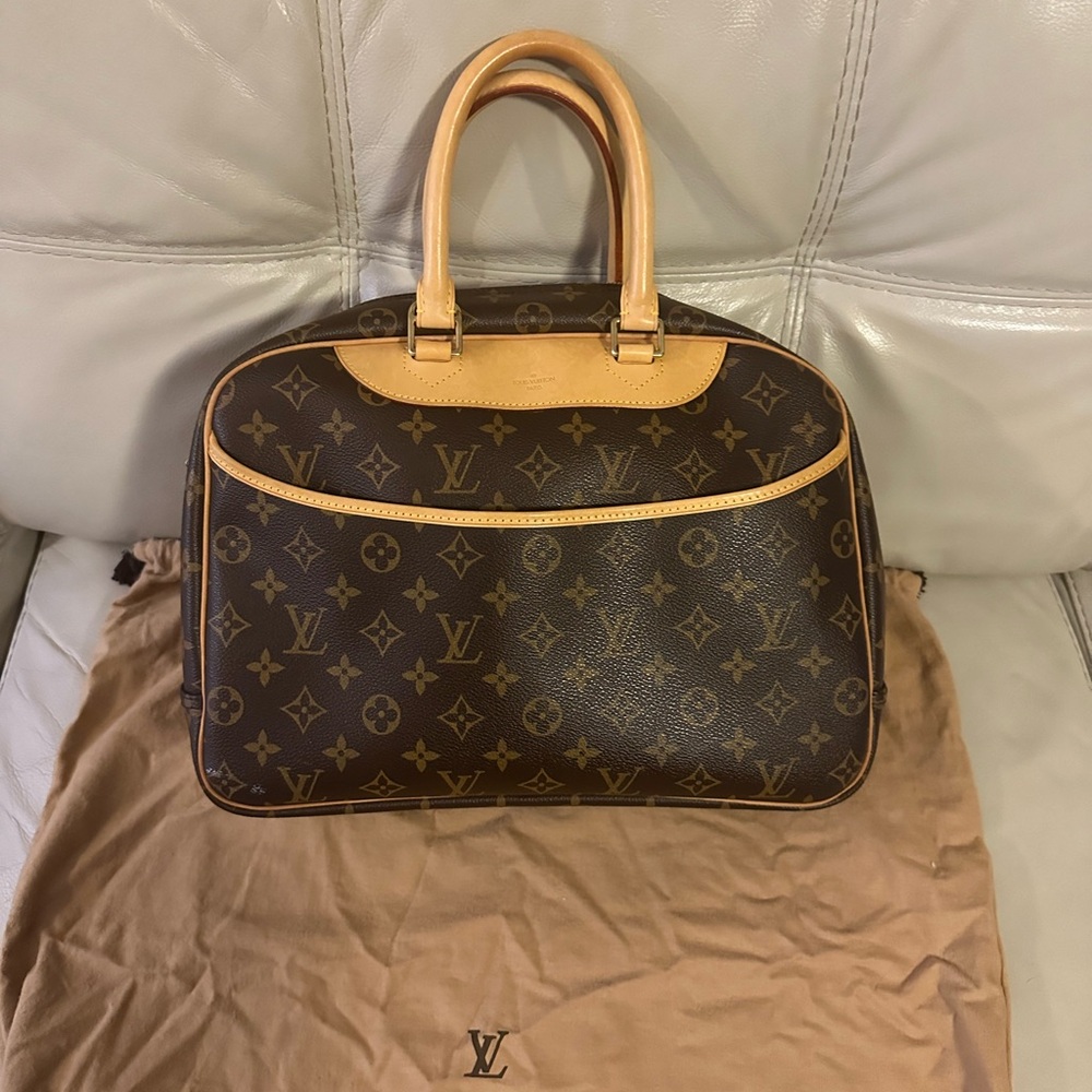 100% Authentic Vintage Louis Vuitton Deauville